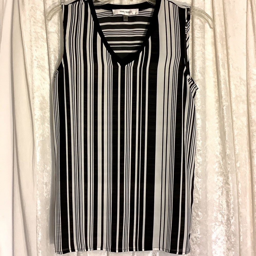 Jones Studio sleeveless blouse